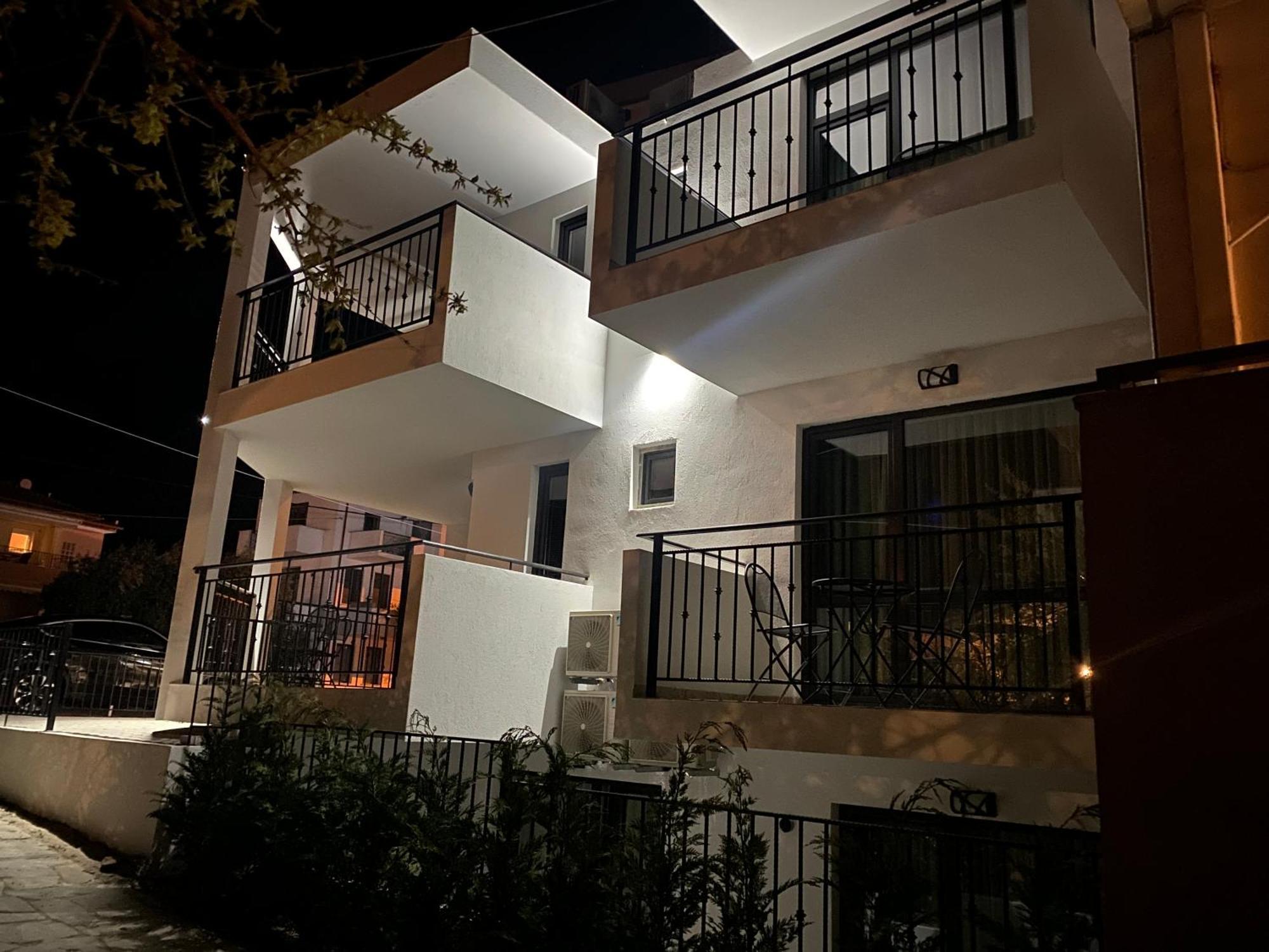 Opalium Beach Front Suites Potos Exterior photo